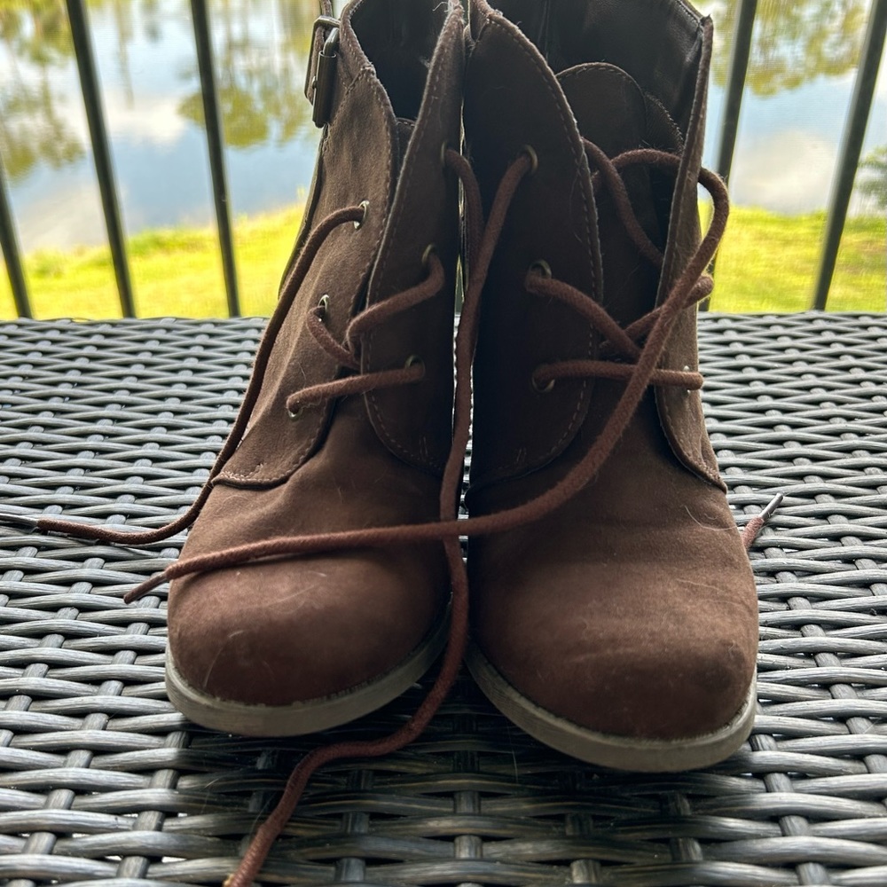 Boots - Picture 3 of 5